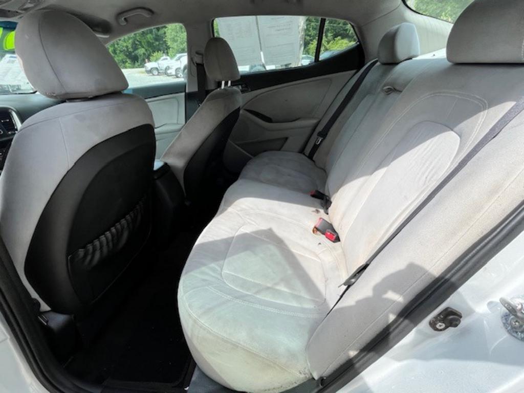 2011 Kia Optima LX - Photo 9