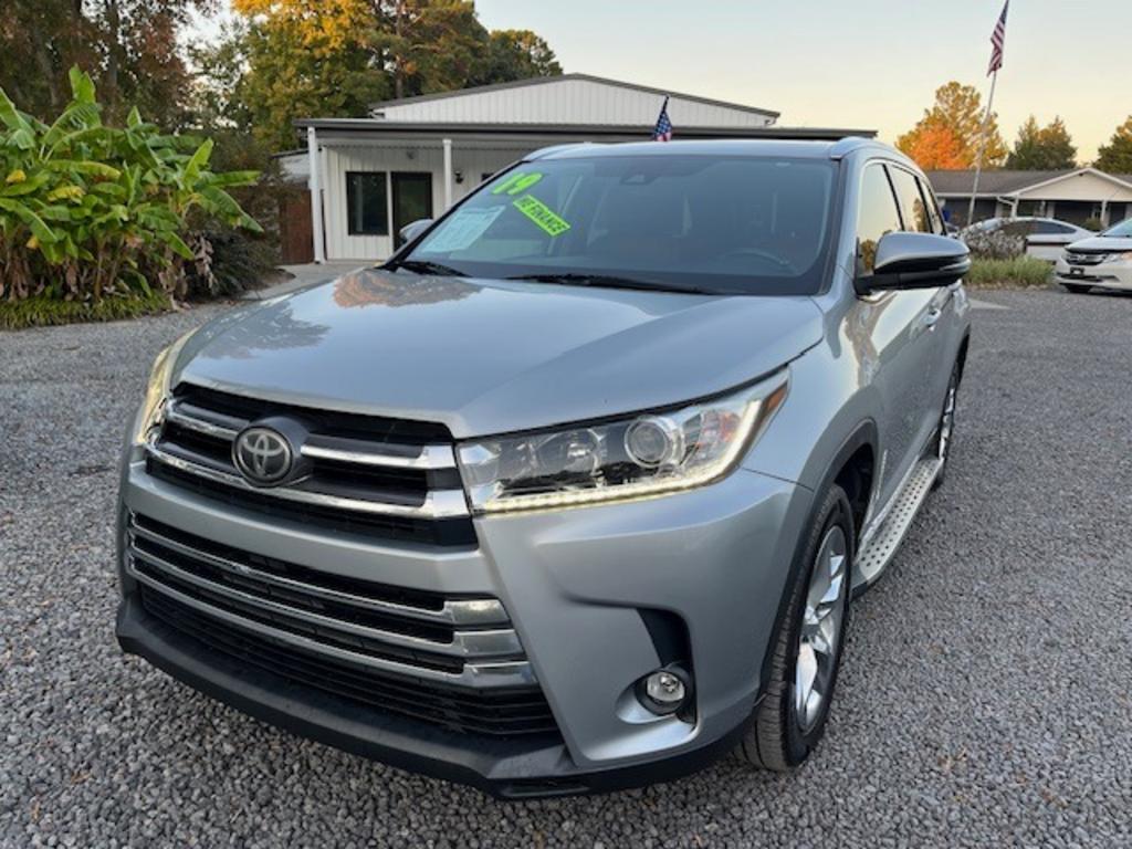 2019 Toyota Highlander Limited's photo